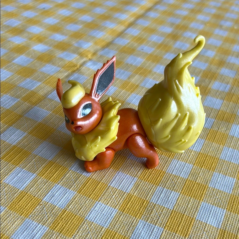 Pokemon Battle Flareon Shiny Action Minifigure Figure Articulated 2019 Toy‎ 3"